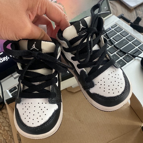 Jordan 1 Mid - Picture 2 of 7